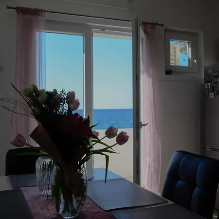 Apartment Apartman Sunset Sutomiscica