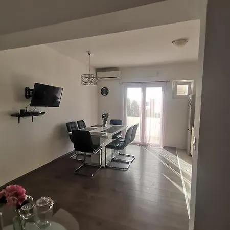Apartman Sunset * Sutomiscica